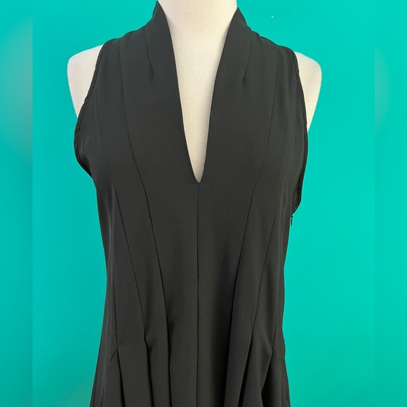 De Philo Black Pleated V Neck Handkerchief Hem Dress - Picture 2 of 9